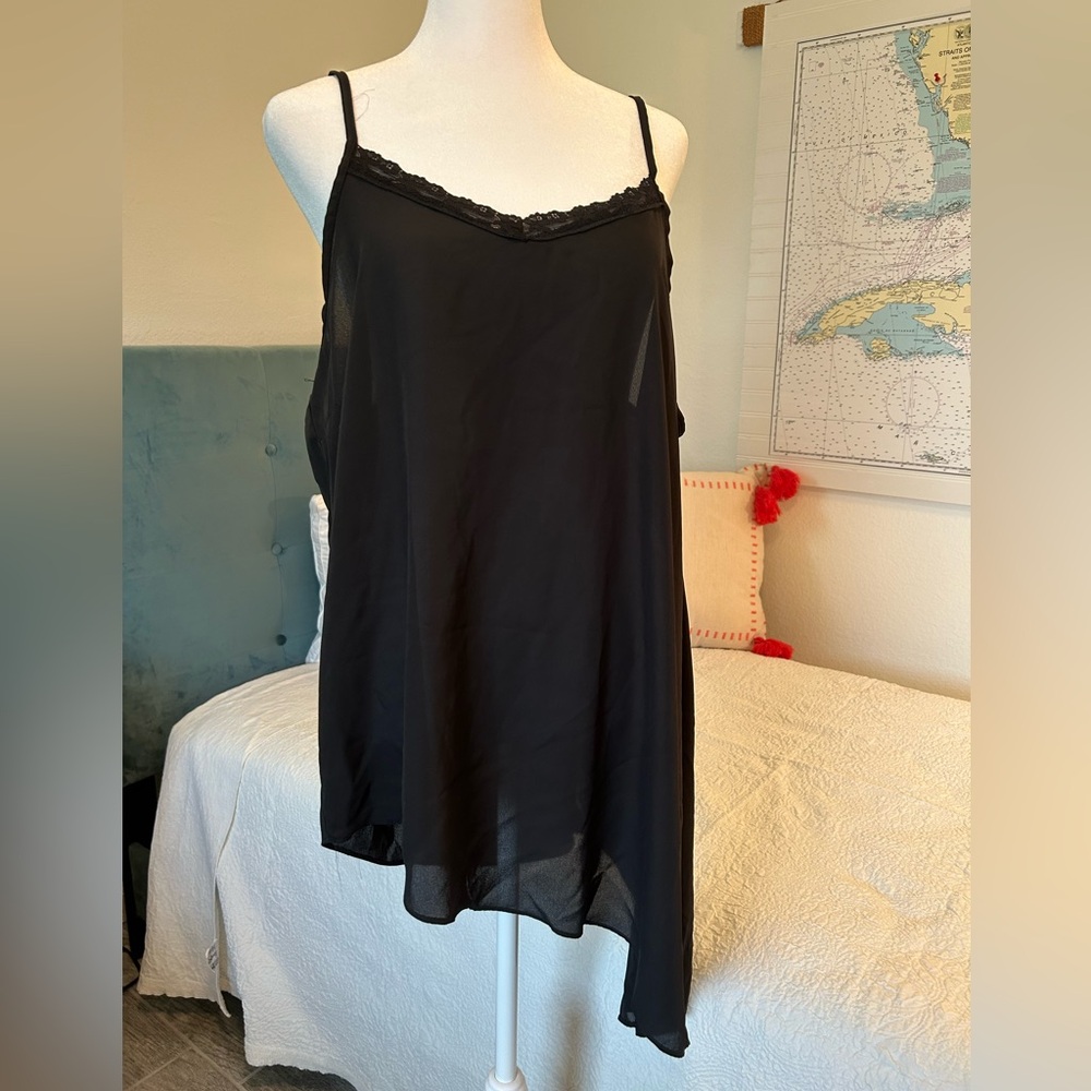 Shi by JOURNEYS Black Asymmetrical Sleeveless Camisole